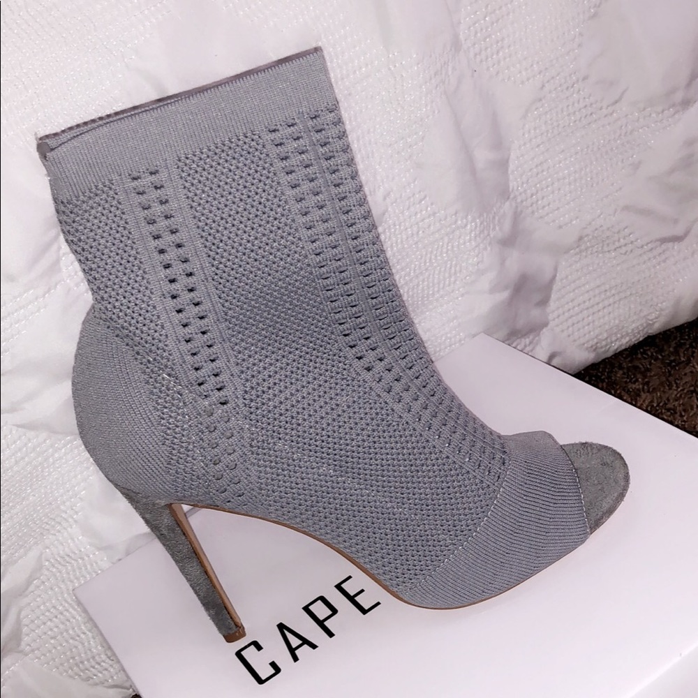 Short ankle boots